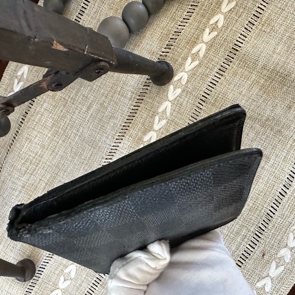 LOUIS VUITTON
Damier Graphite Slender Wallet - Picture 15 of 17